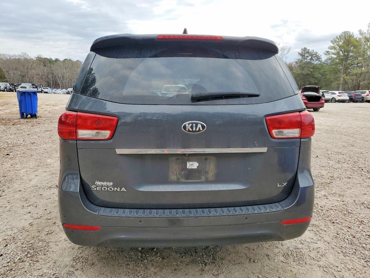 2017 KIA SEDONA LX photo 6