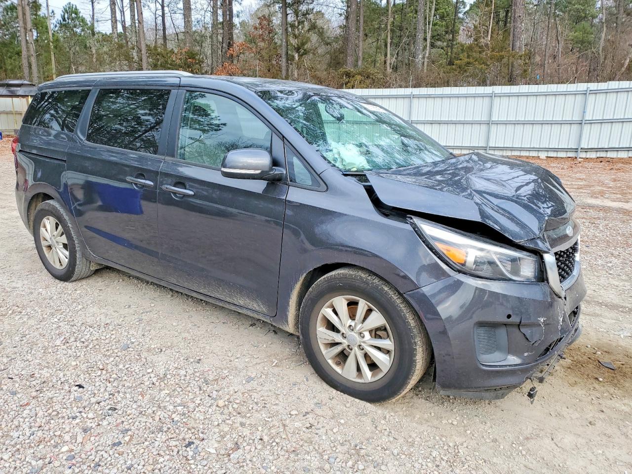 2017 KIA SEDONA LX photo 4