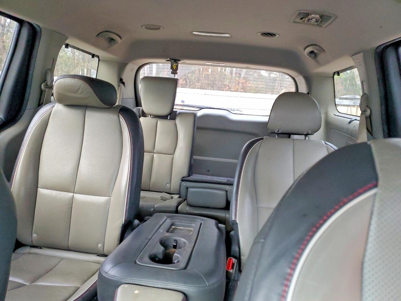 2017 KIA SEDONA LX photo 10