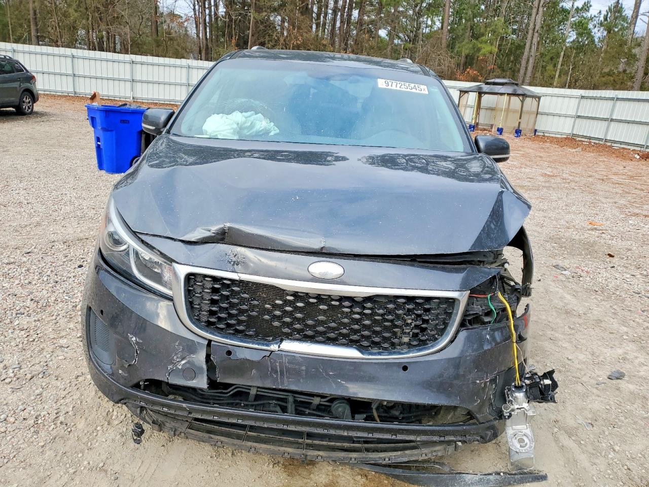 2017 KIA SEDONA LX photo 5