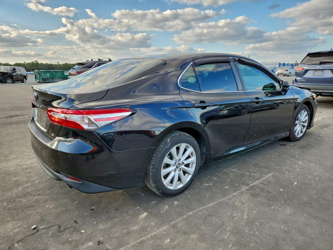 2018 TOYOTA CAMRY L photo 3