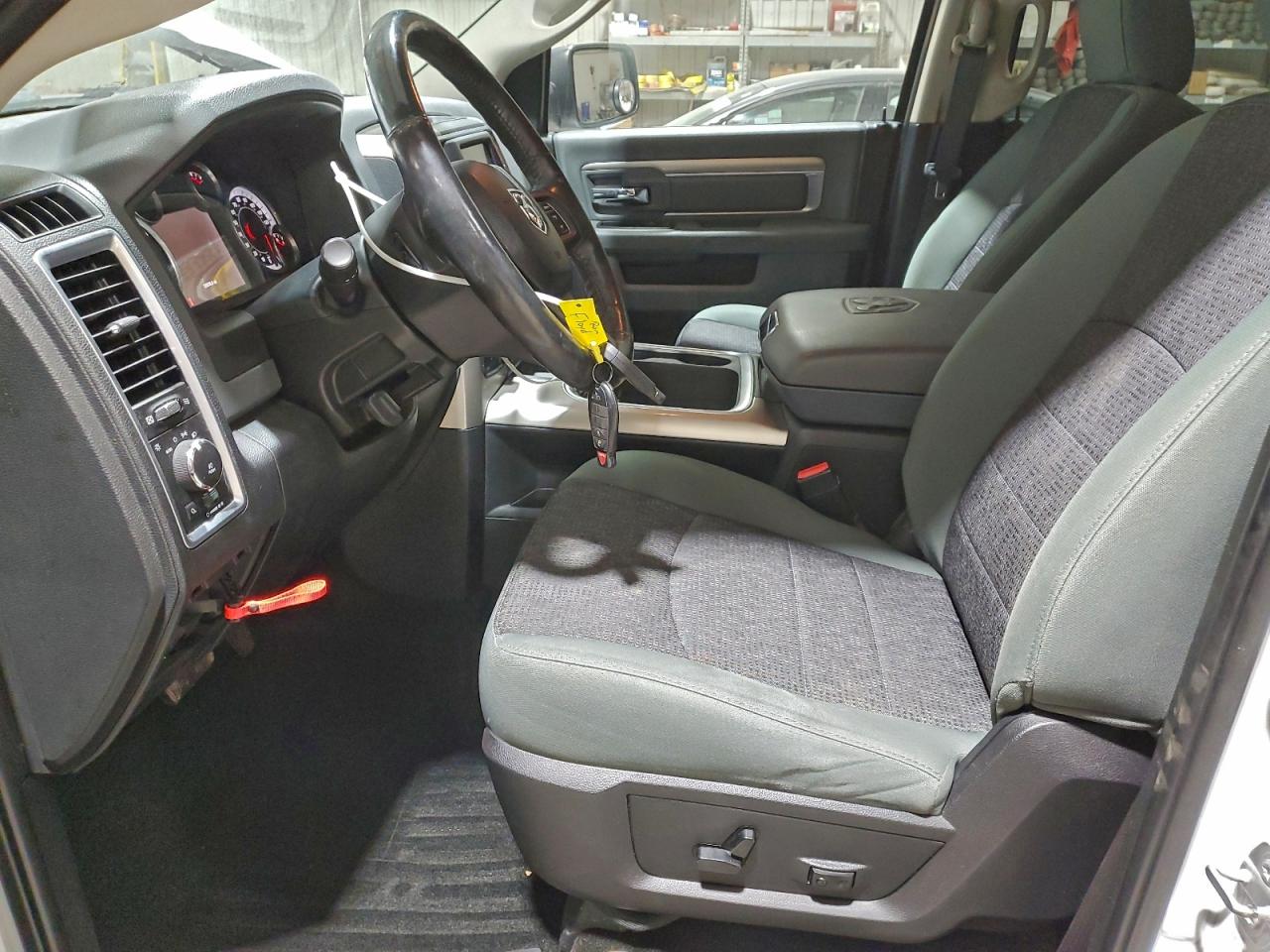 2015 RAM 1500 SLT photo 7