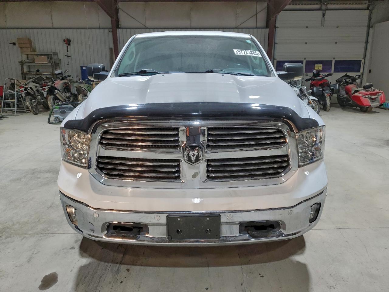 2015 RAM 1500 SLT photo 5
