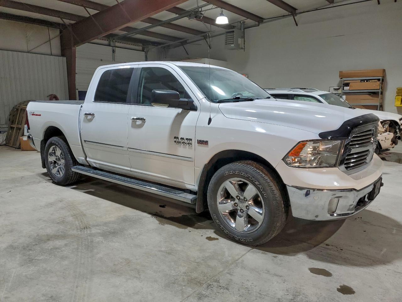2015 RAM 1500 SLT photo 4