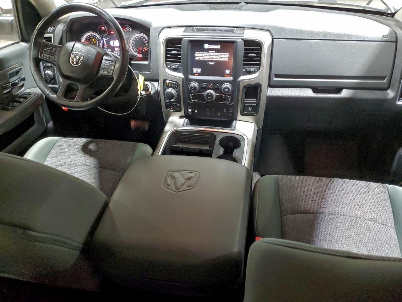2015 RAM 1500 SLT photo 8