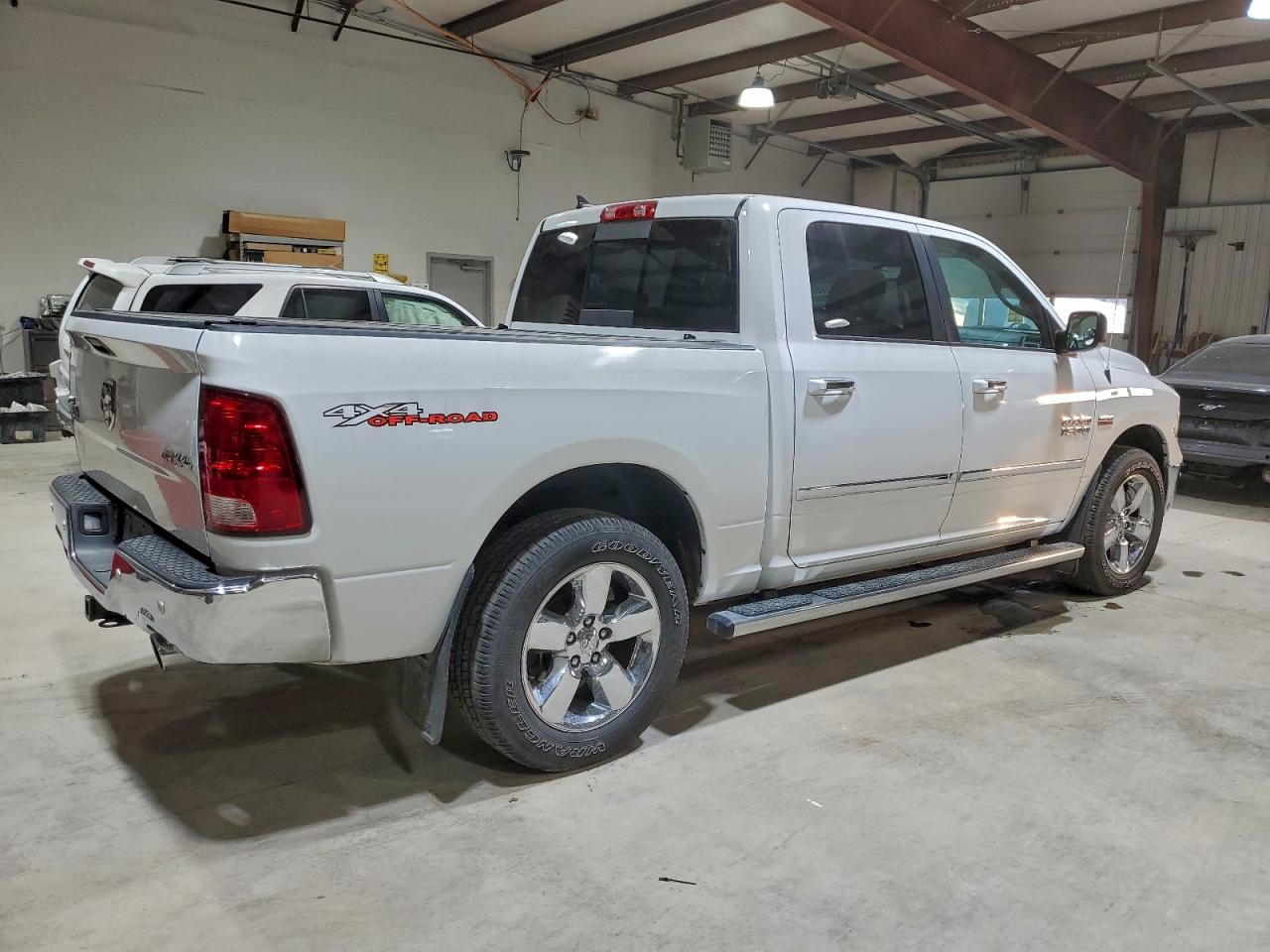 2015 RAM 1500 SLT photo 3