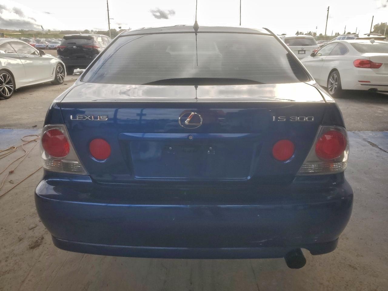 2001 LEXUS IS 300 photo 6