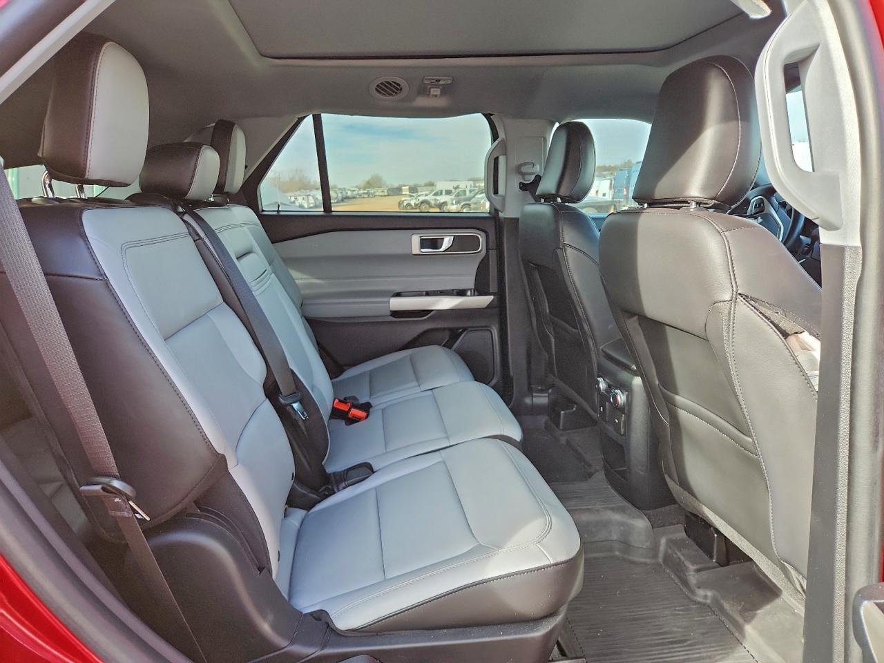 2021 FORD EXPLORER XLT photo 11