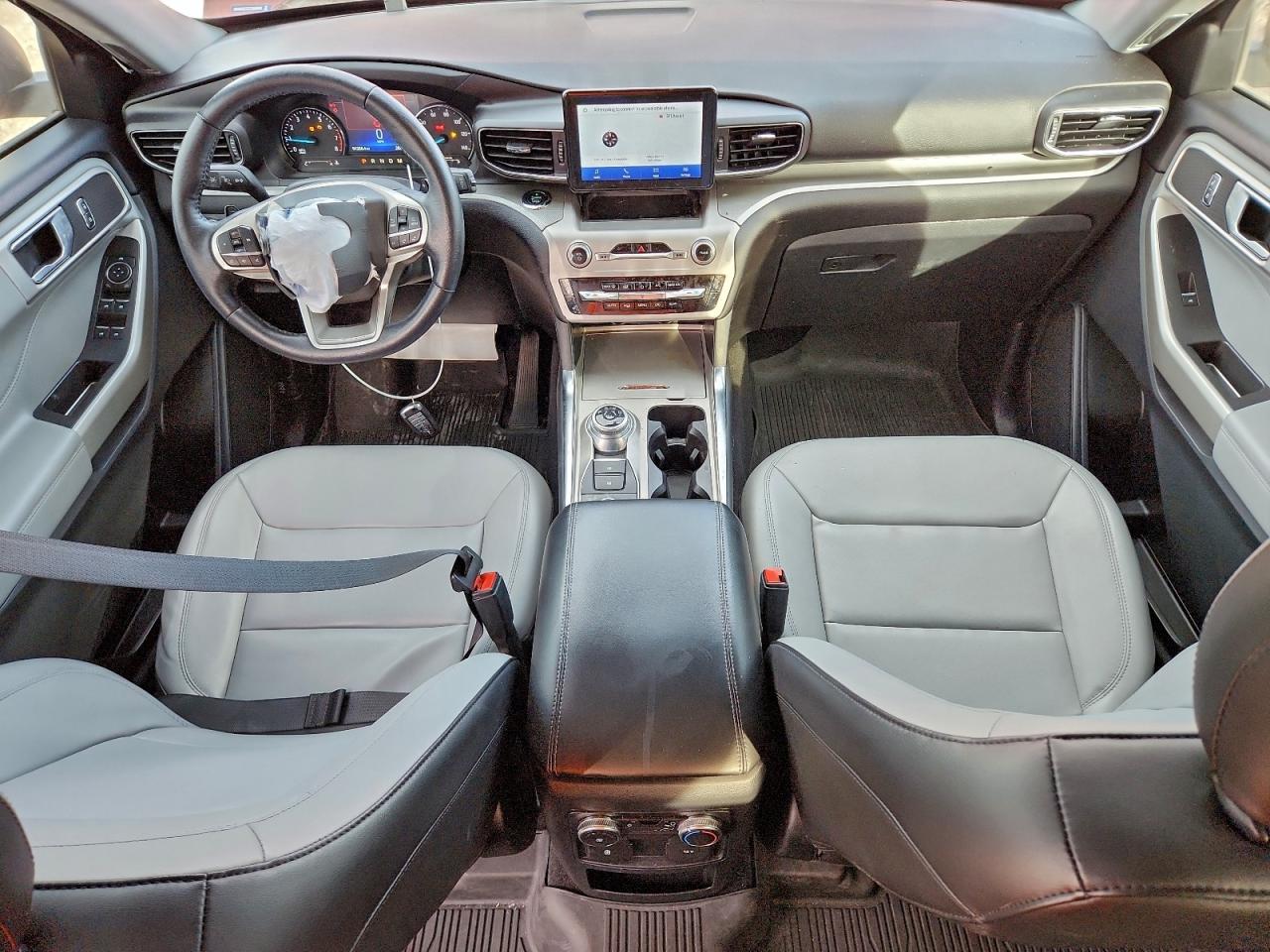 2021 FORD EXPLORER XLT photo 8
