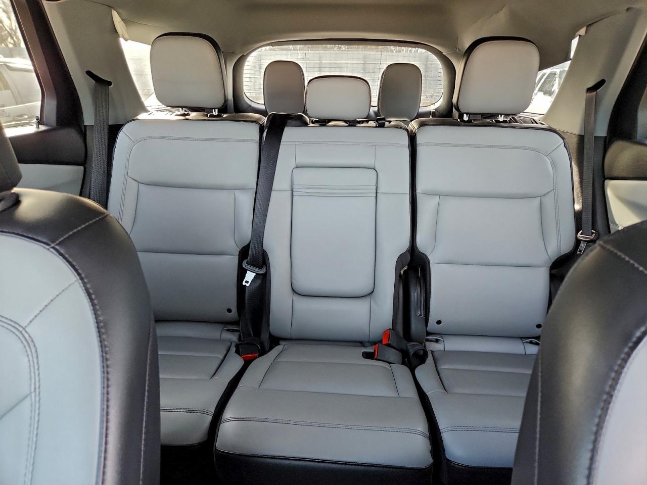 2021 FORD EXPLORER XLT photo 10