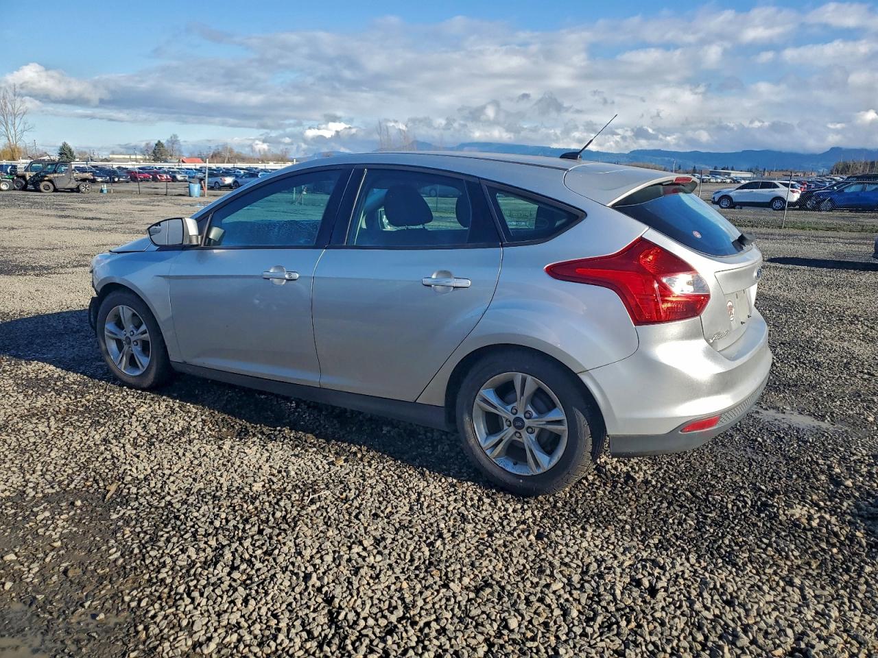 2014 FORD FOCUS SE photo 2