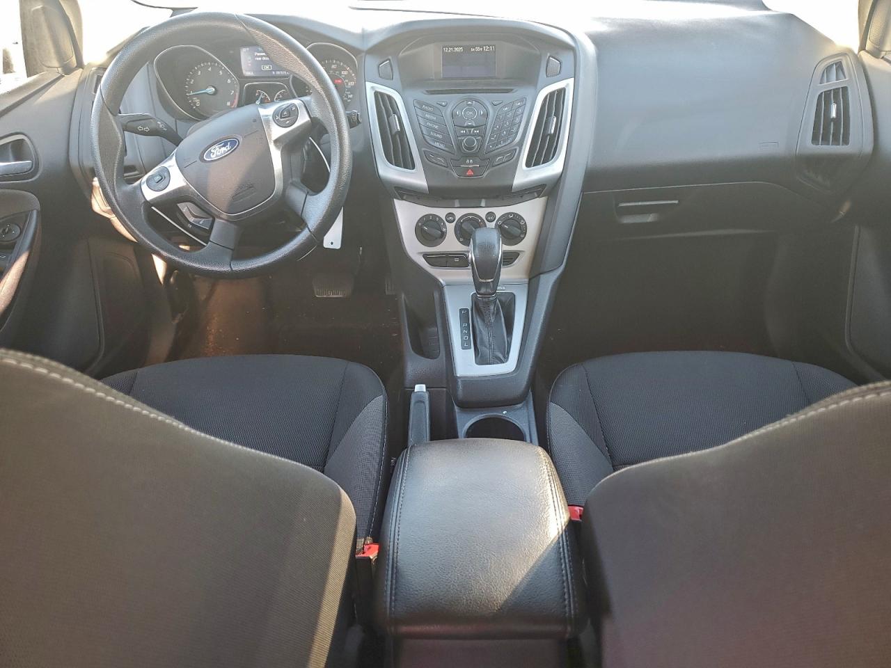 2014 FORD FOCUS SE photo 8