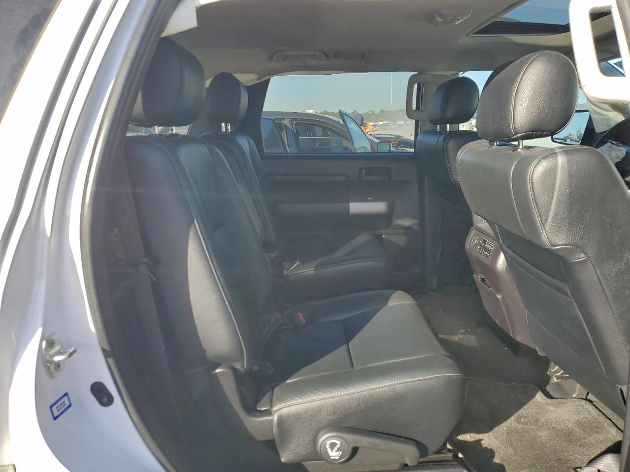 2019 TOYOTA SEQUOIA TRD SPORT photo 11