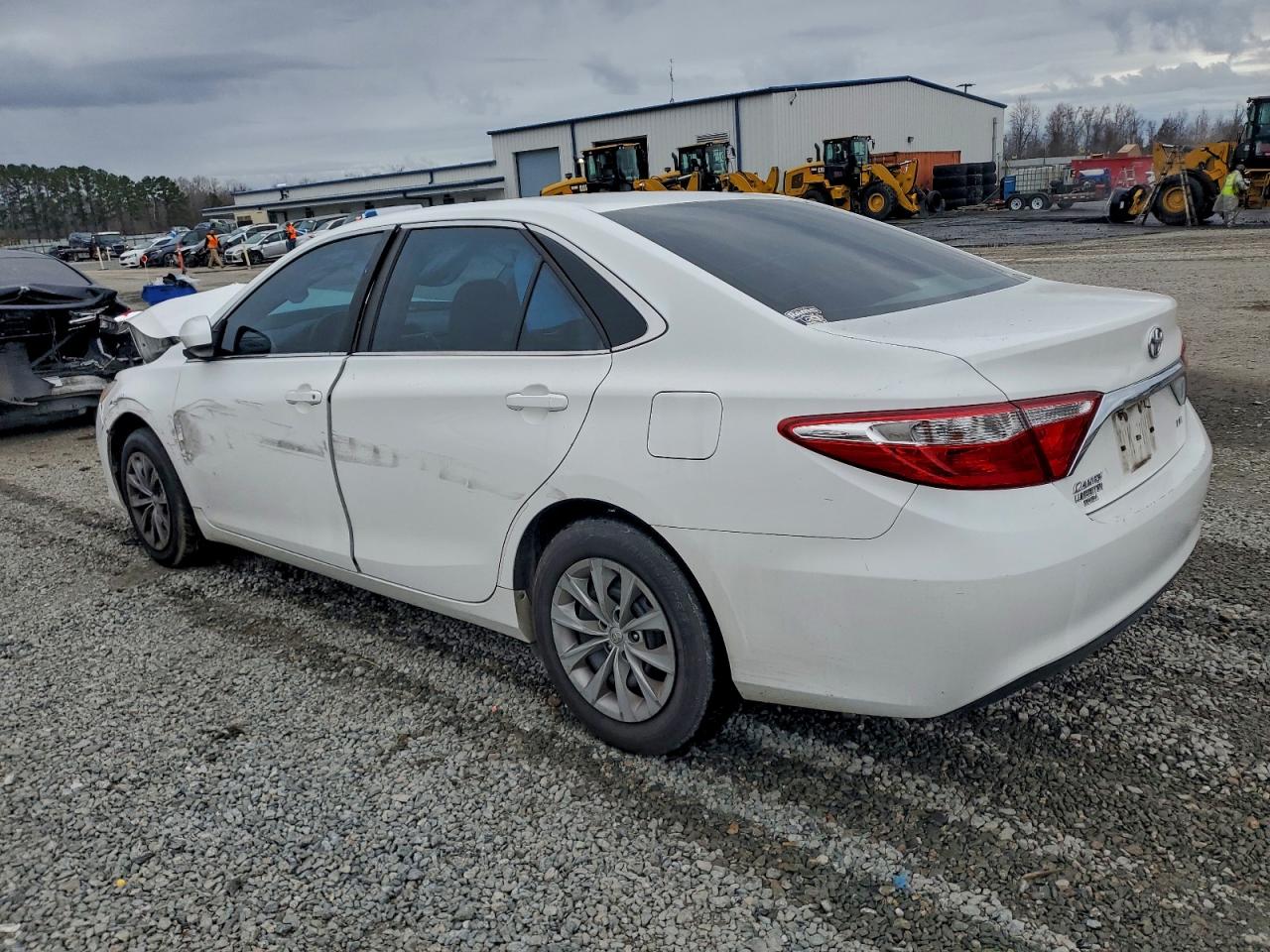 2017 TOYOTA CAMRY LE photo 2
