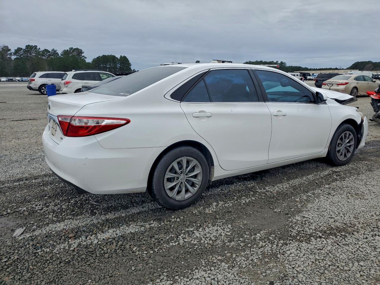 2017 TOYOTA CAMRY LE photo 3