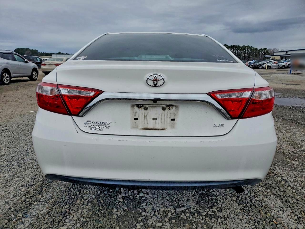 2017 TOYOTA CAMRY LE photo 6