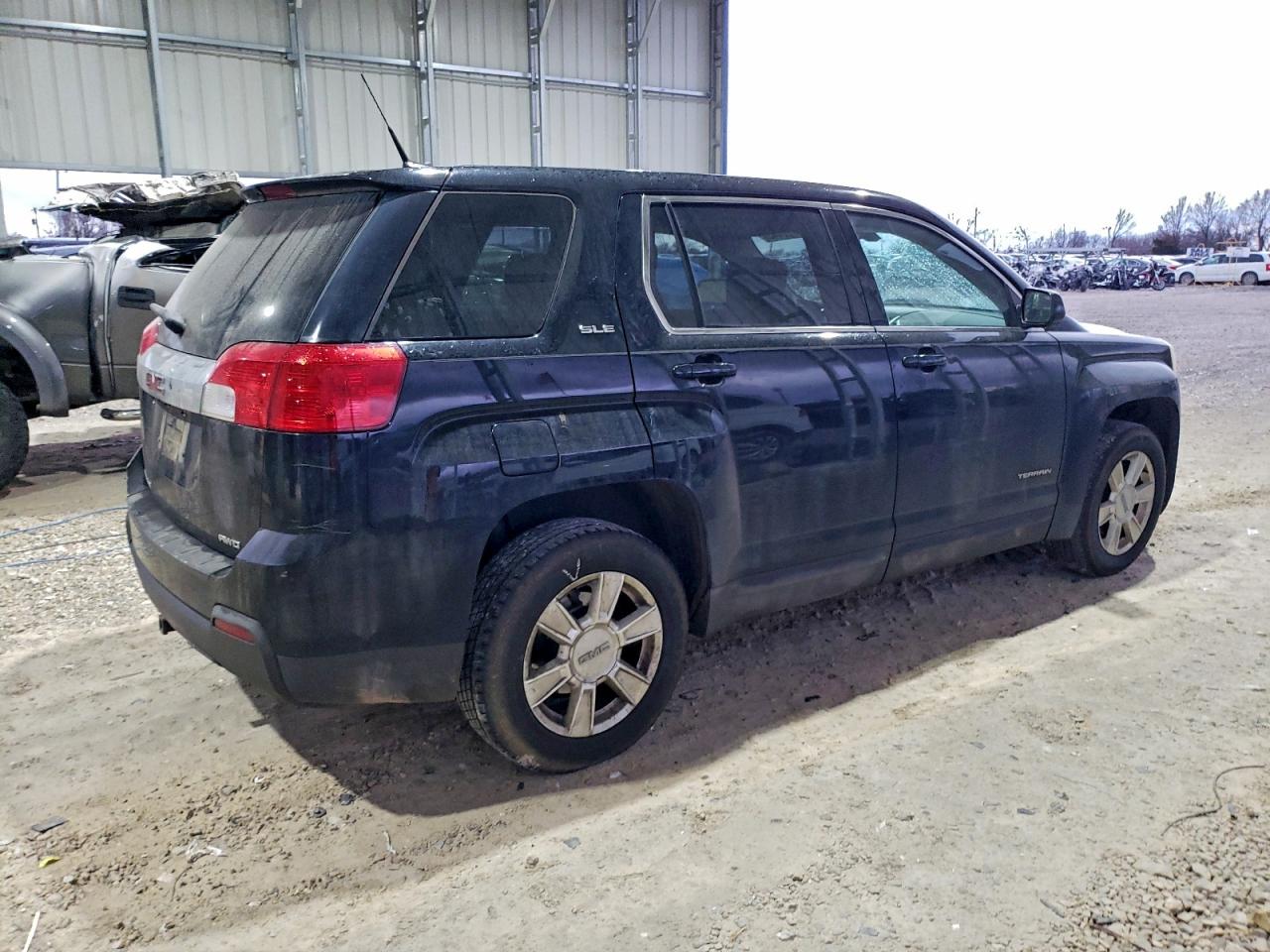 2011 GMC TERRAIN SLE photo 3