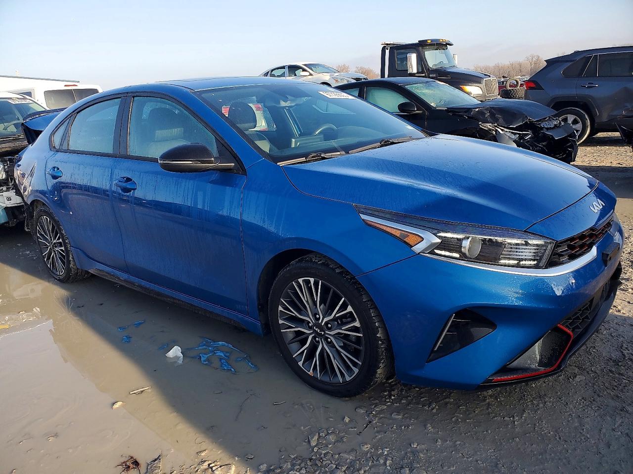 2023 KIA FORTE GT LINE photo 4