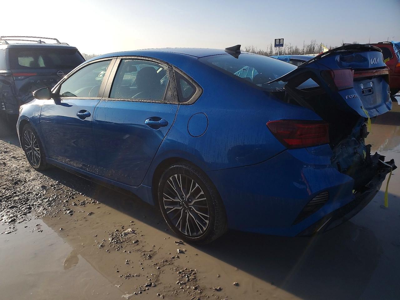 2023 KIA FORTE GT LINE photo 2