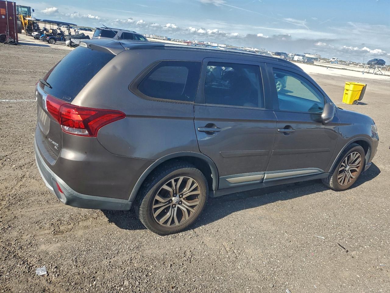 2016 MITSUBISHI OUTLANDER SE photo 3