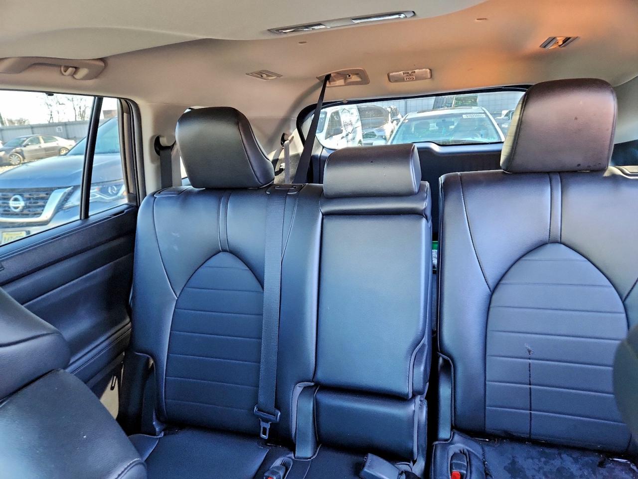 2022 TOYOTA HIGHLANDER XLE photo 10