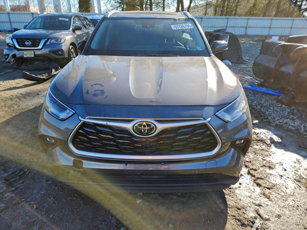 2022 TOYOTA HIGHLANDER XLE photo 5