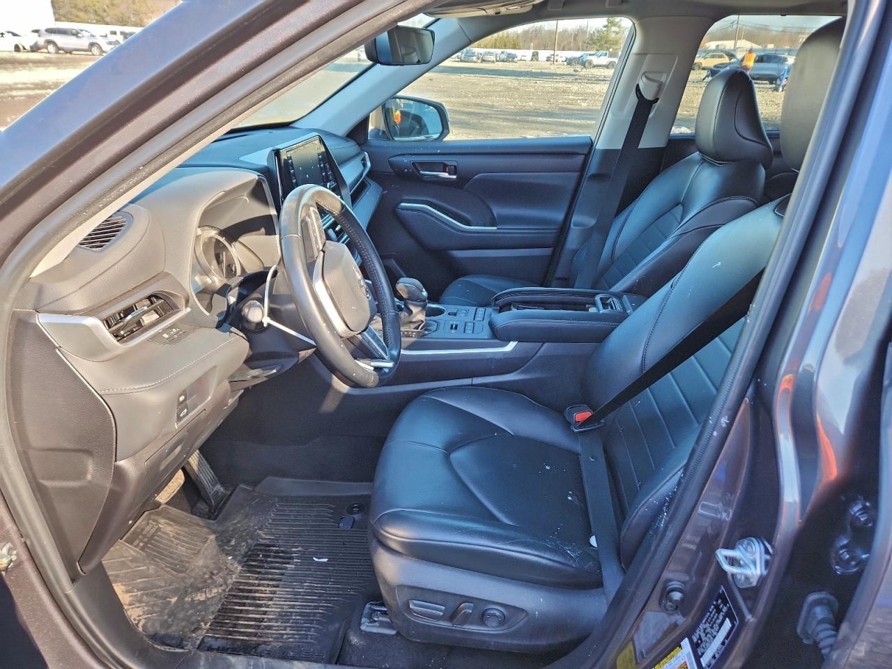 2022 TOYOTA HIGHLANDER XLE photo 7