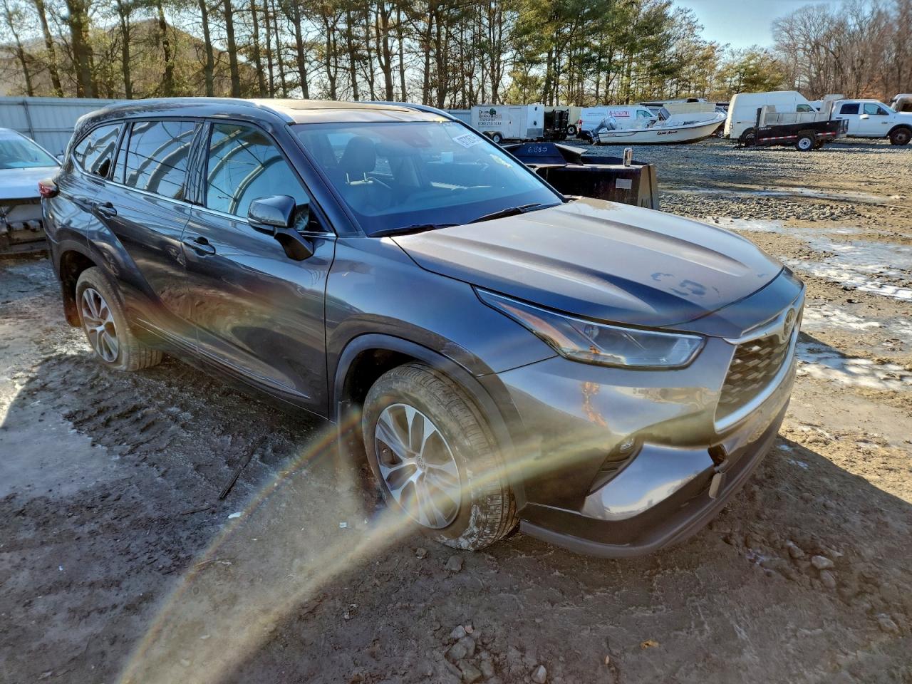 2022 TOYOTA HIGHLANDER XLE photo 4