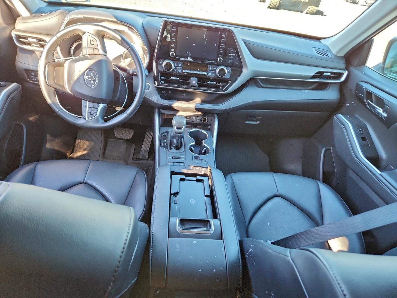 2022 TOYOTA HIGHLANDER XLE photo 8