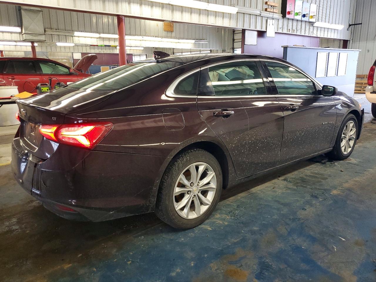 2021 CHEVROLET MALIBU LT photo 3