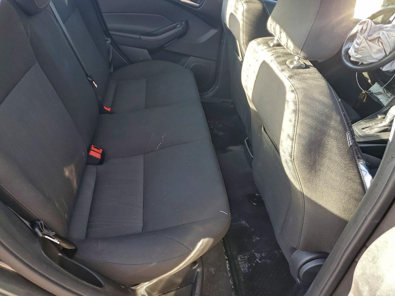 2017 FORD FOCUS SE photo 10