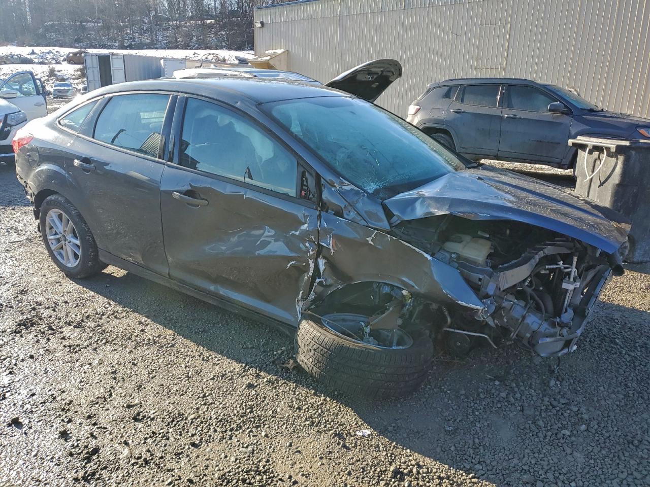 2017 FORD FOCUS SE photo 4