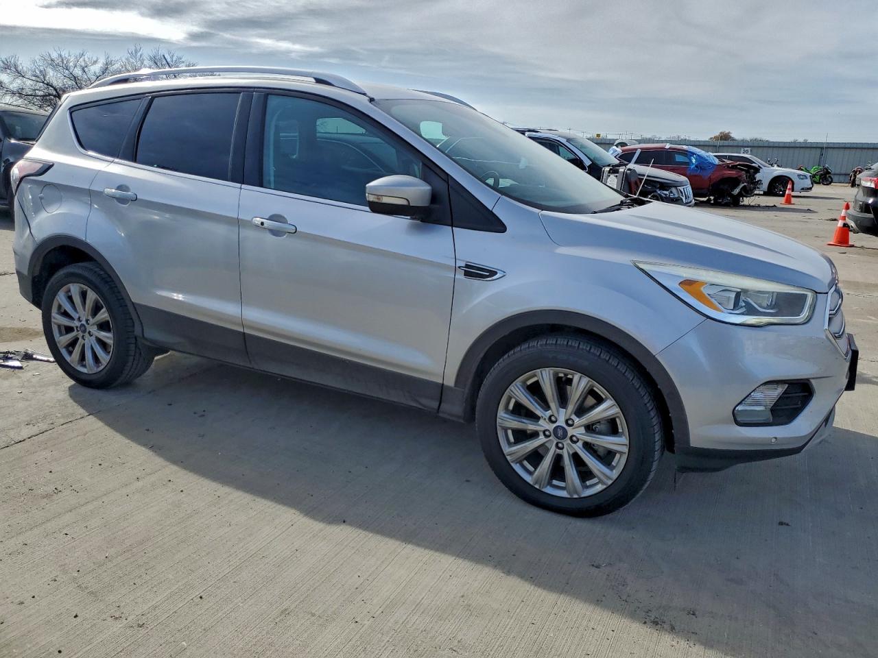 2018 FORD ESCAPE TITANIUM photo 4