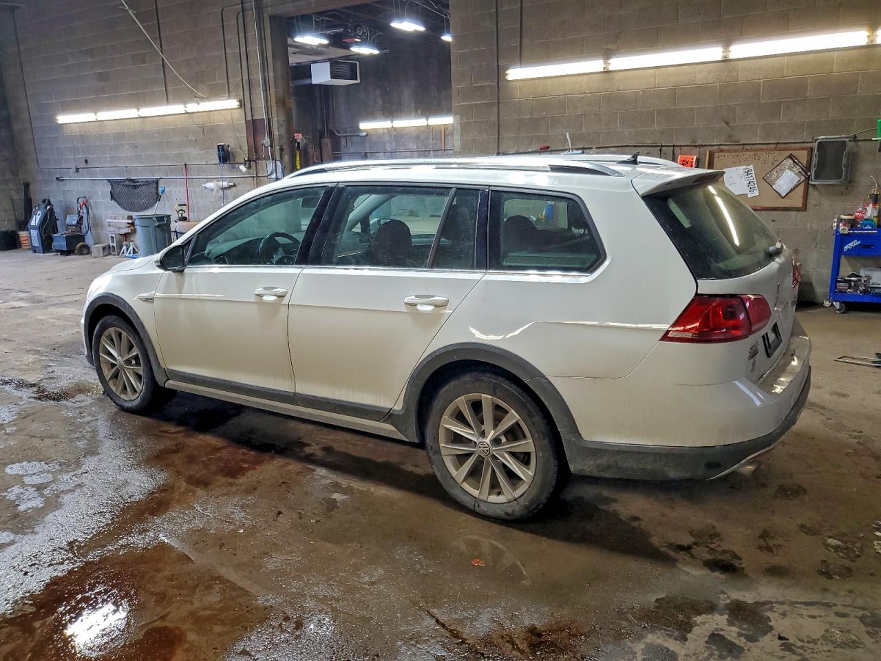 2017 VOLKSWAGEN GOLF ALLTRACK S photo 3
