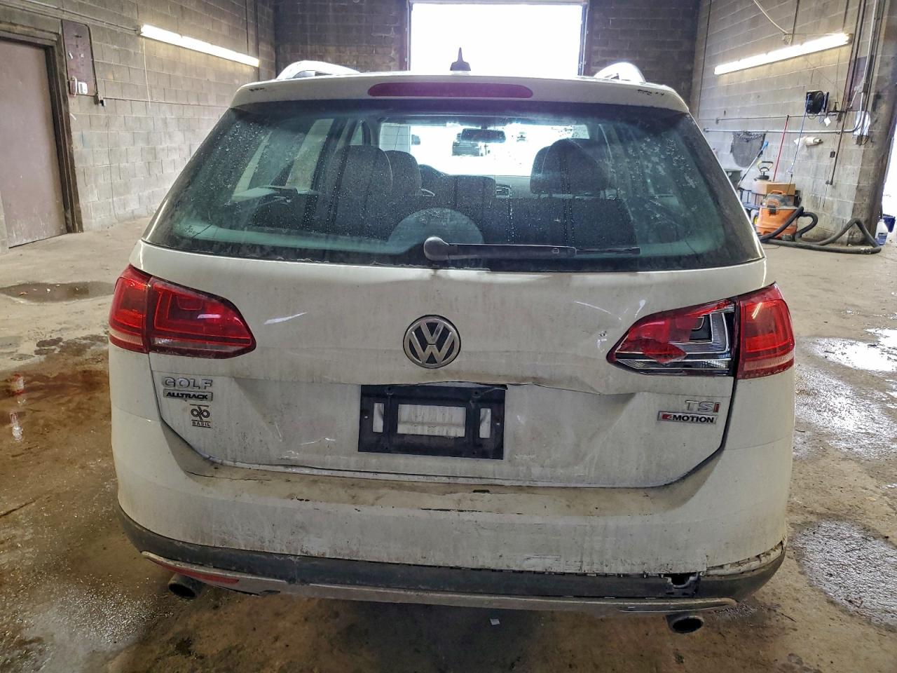 2017 VOLKSWAGEN GOLF ALLTRACK S photo 11