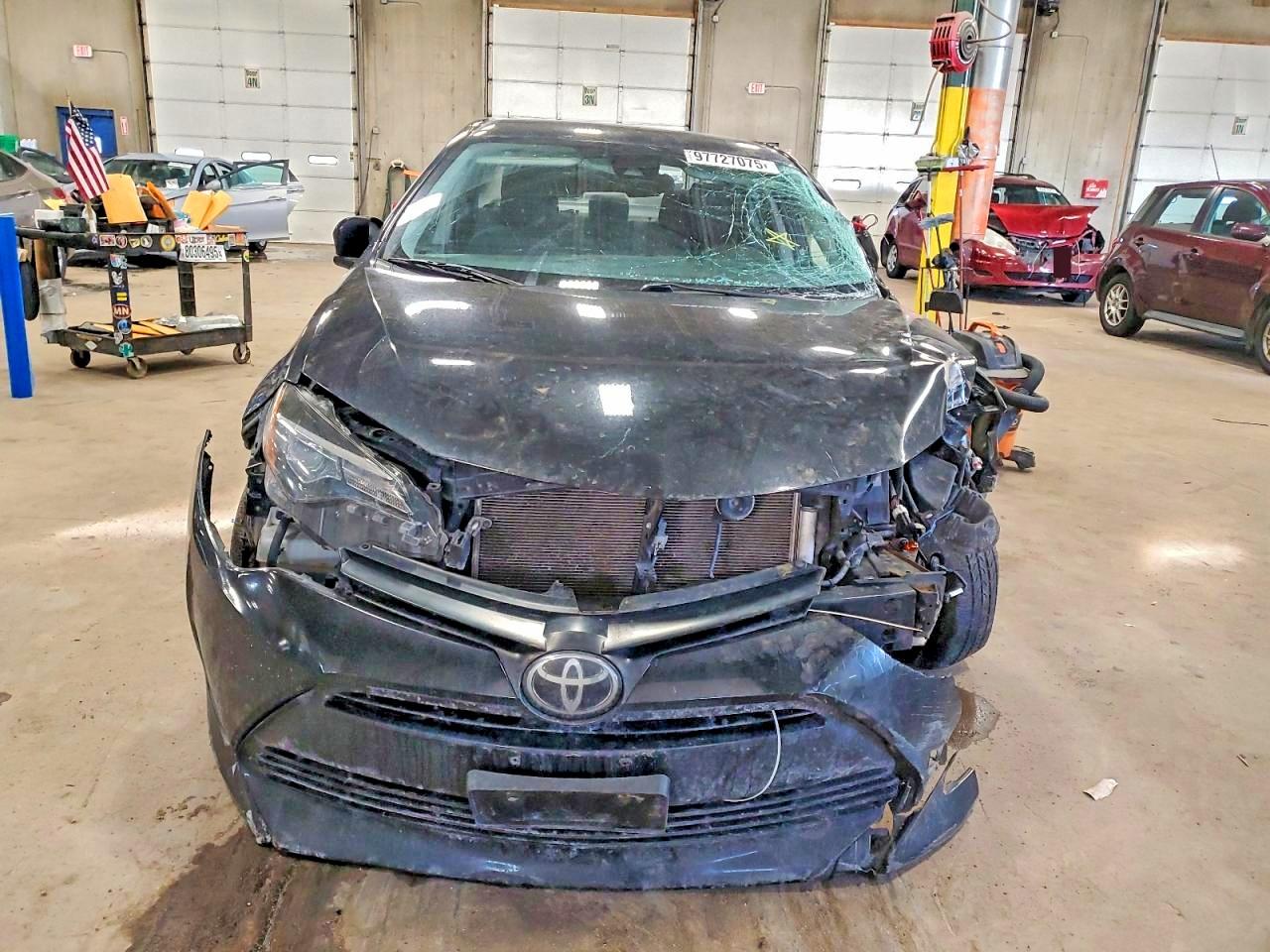 2019 TOYOTA COROLLA L photo 9
