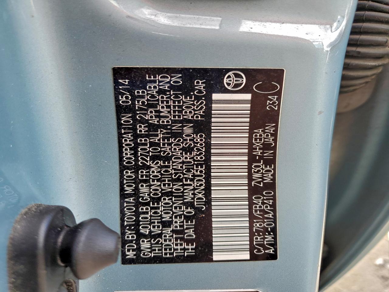 2014 TOYOTA PRIUS photo 13