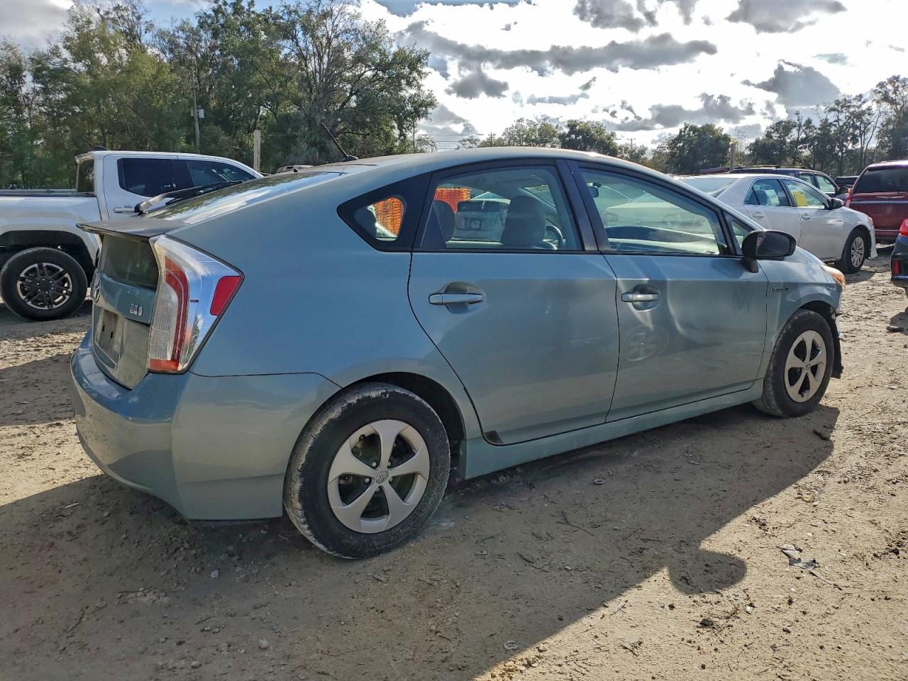 2014 TOYOTA PRIUS photo 3