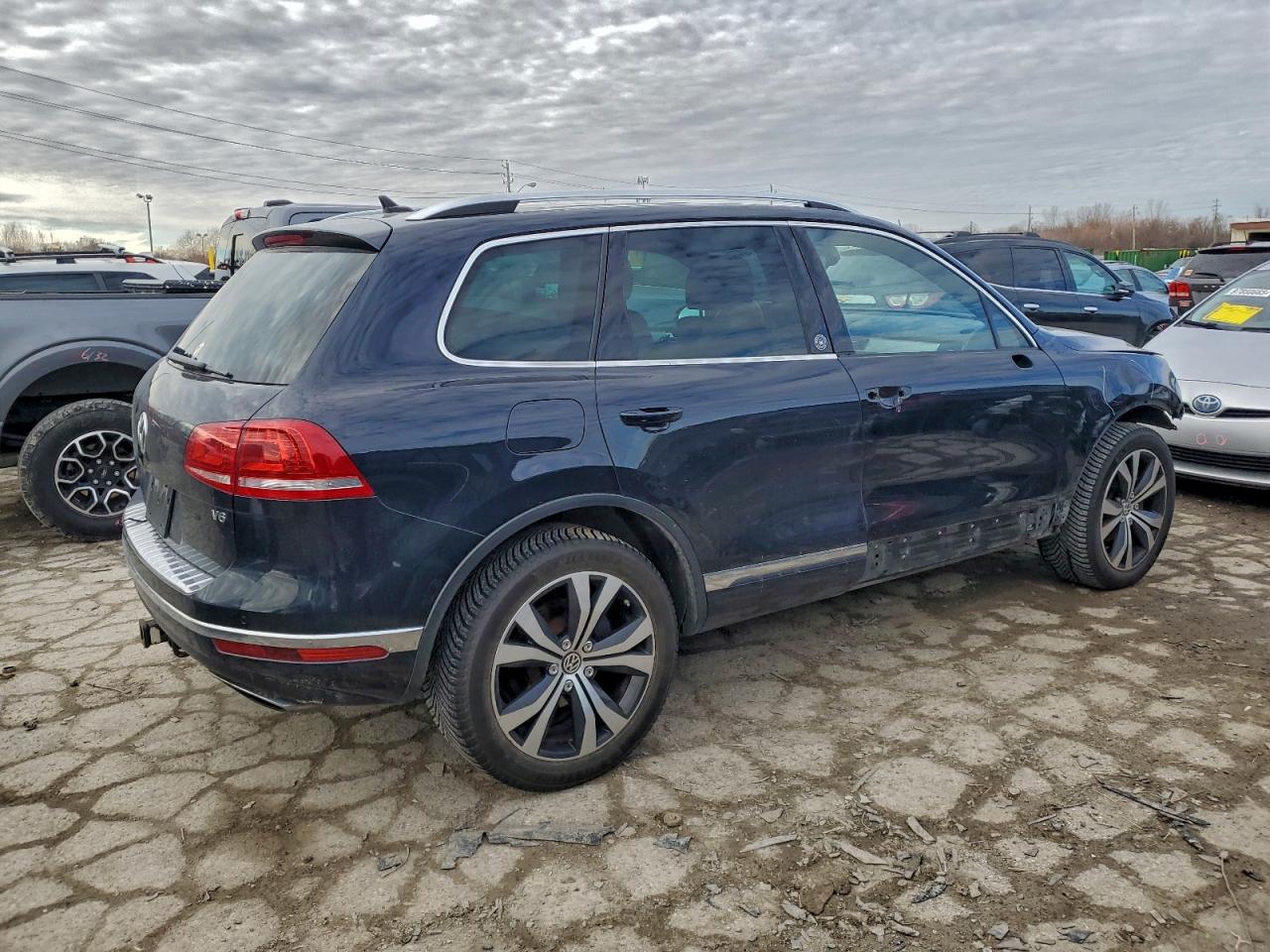 2017 VOLKSWAGEN TOUAREG WOLFSBURG photo 3