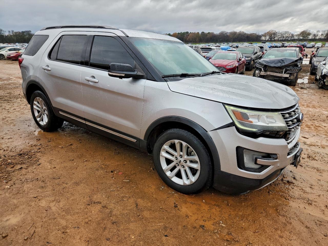 2017 FORD EXPLORER XLT photo 4