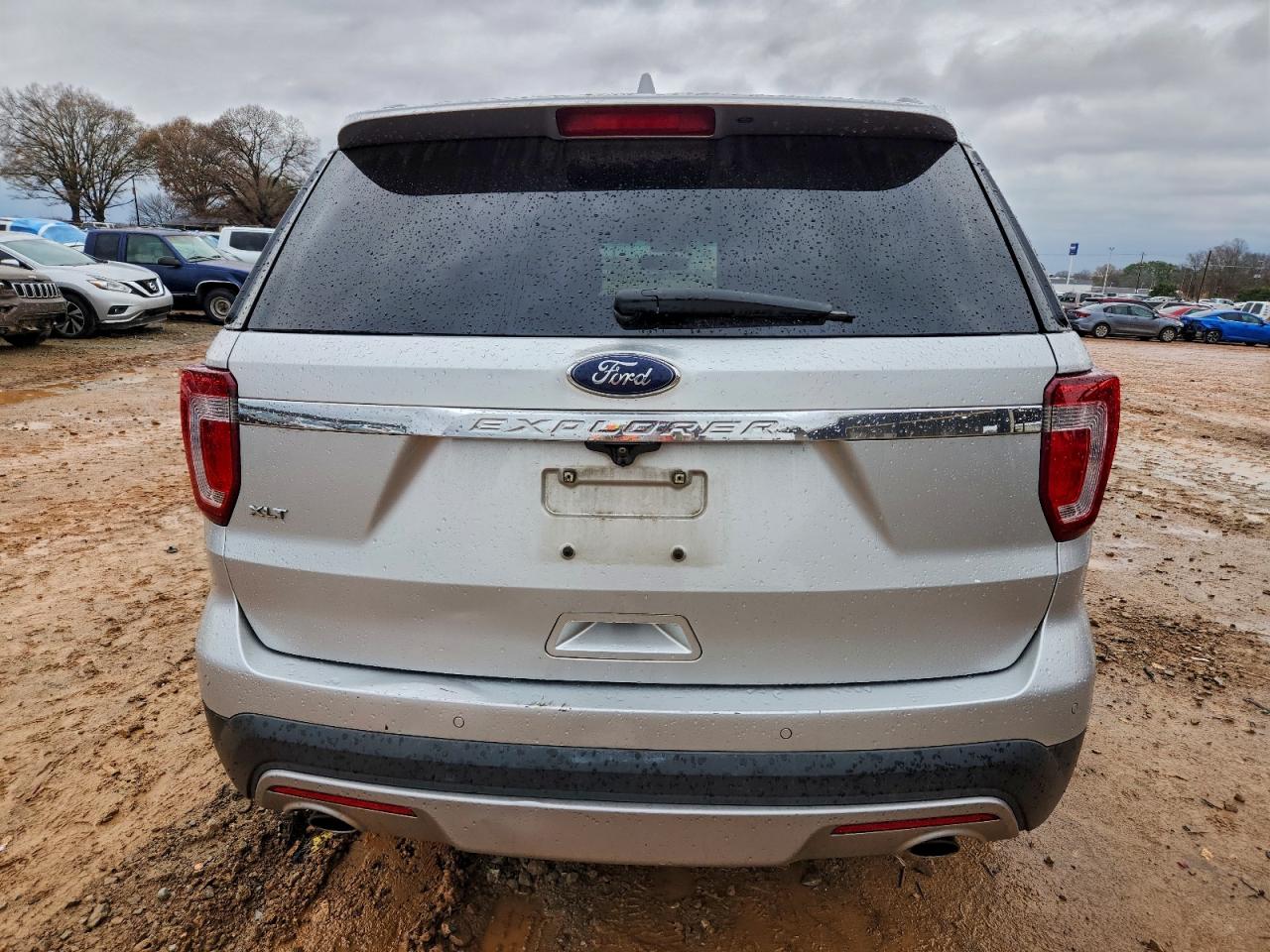 2017 FORD EXPLORER XLT photo 6
