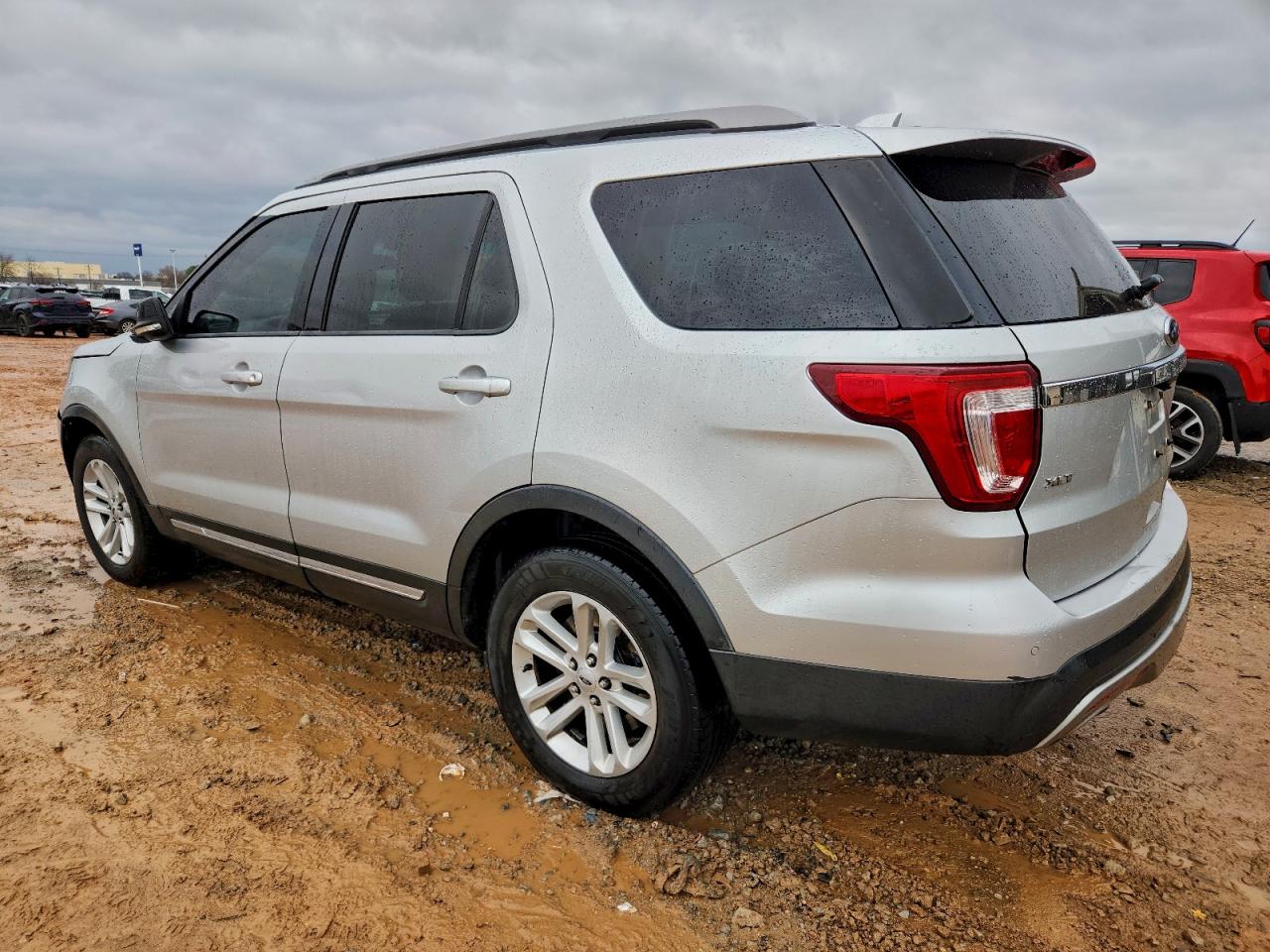 2017 FORD EXPLORER XLT photo 2