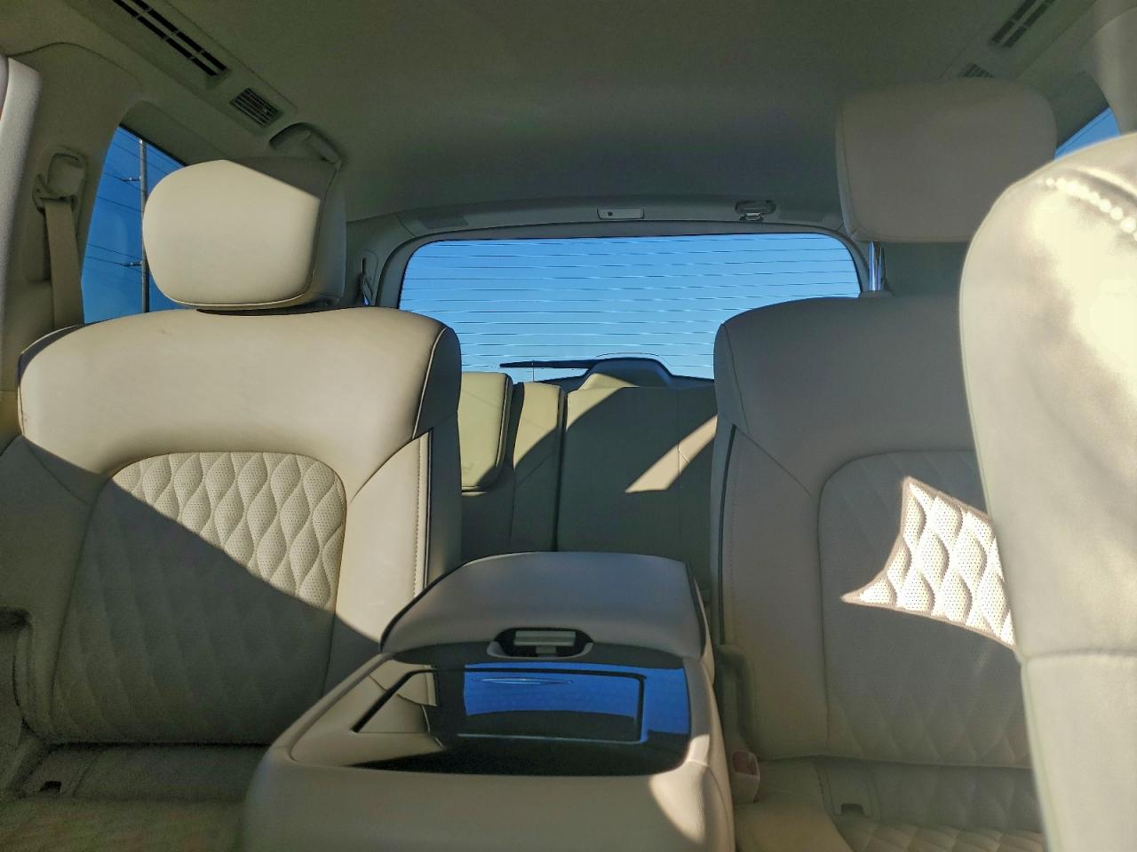 2019 INFINITI QX80 LUXE photo 10