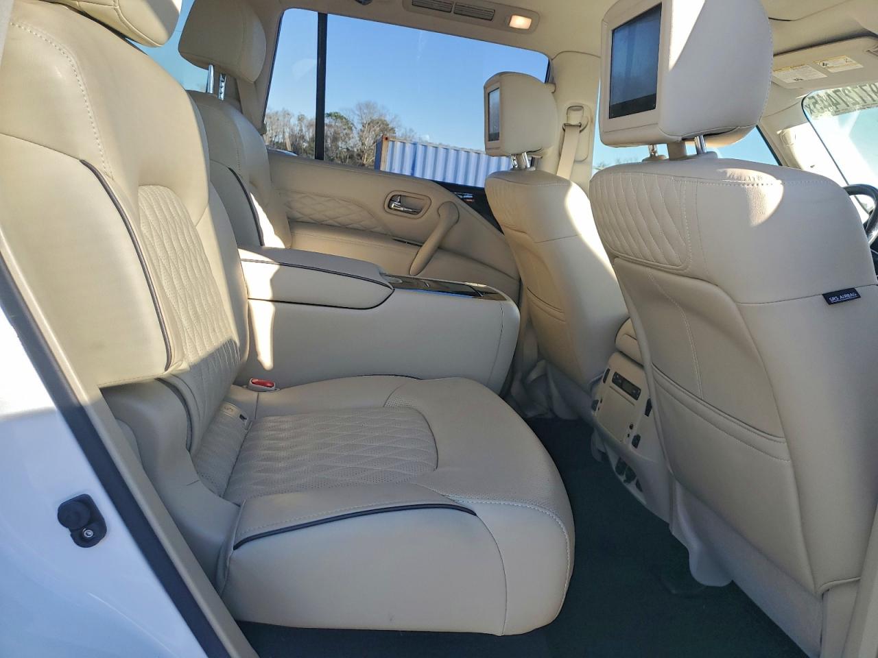 2019 INFINITI QX80 LUXE photo 11
