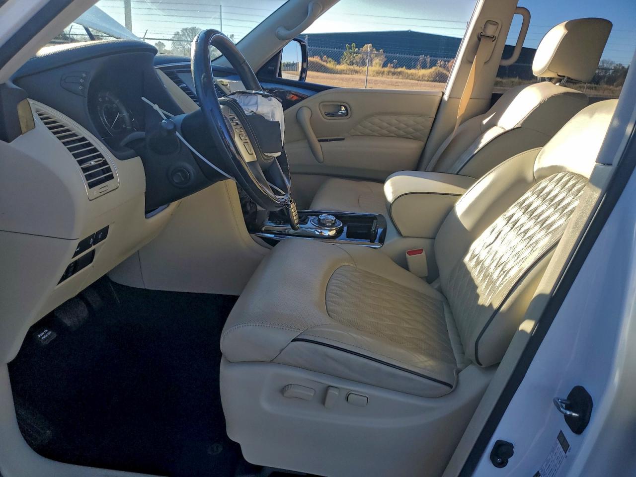 2019 INFINITI QX80 LUXE photo 7