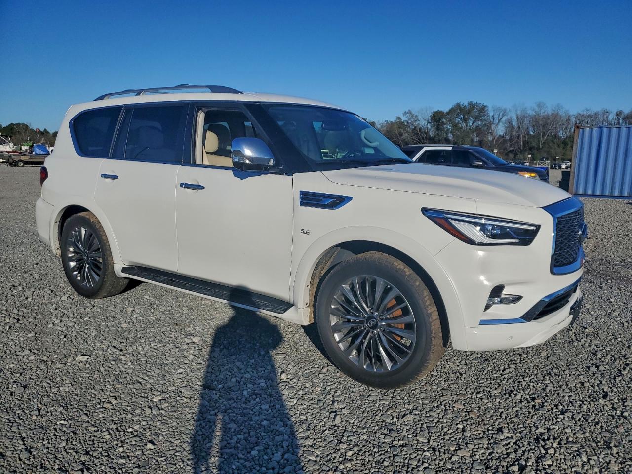 2019 INFINITI QX80 LUXE photo 4
