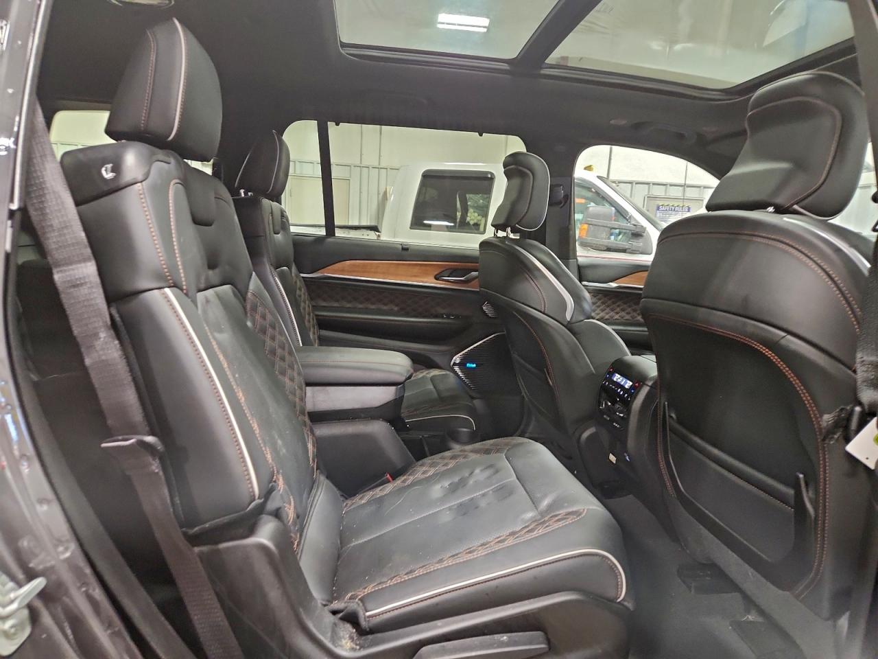 2022 JEEP GRAND CHEROKEE L SUMMIT photo 11