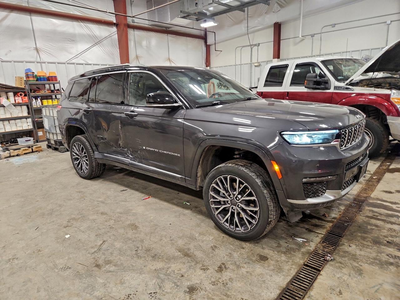 2022 JEEP GRAND CHEROKEE L SUMMIT photo 4