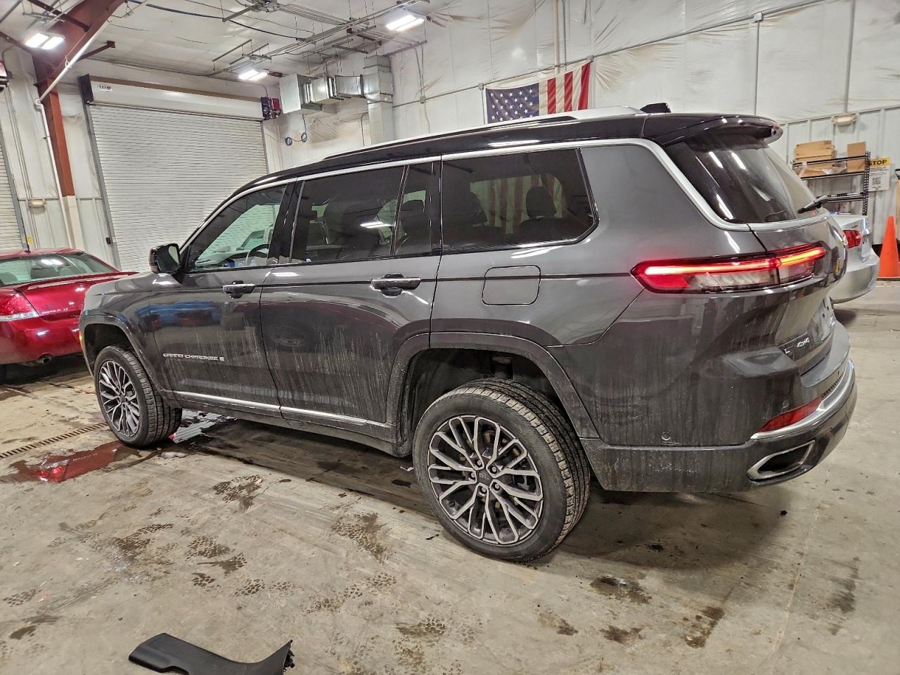 2022 JEEP GRAND CHEROKEE L SUMMIT photo 2