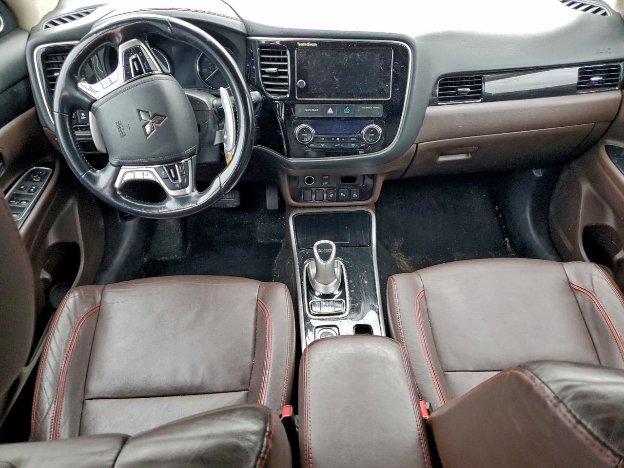 2018 MITSUBISHI OUTLANDER SE photo 8